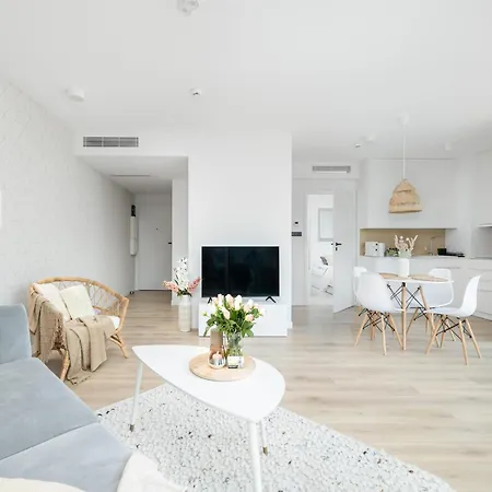With Sea View, Pool, Saunas, Whirlpool Apartment *