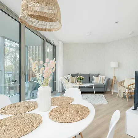 With Sea View, Pool, Saunas, Whirlpool Apartment *